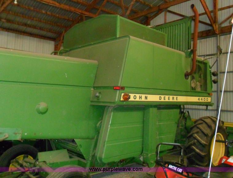 image for item A1764 John Deere 4400 combine