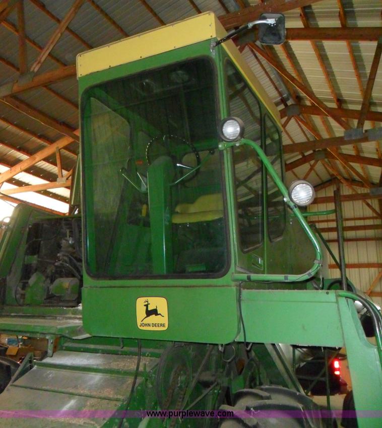image for item A1764 John Deere 4400 combine
