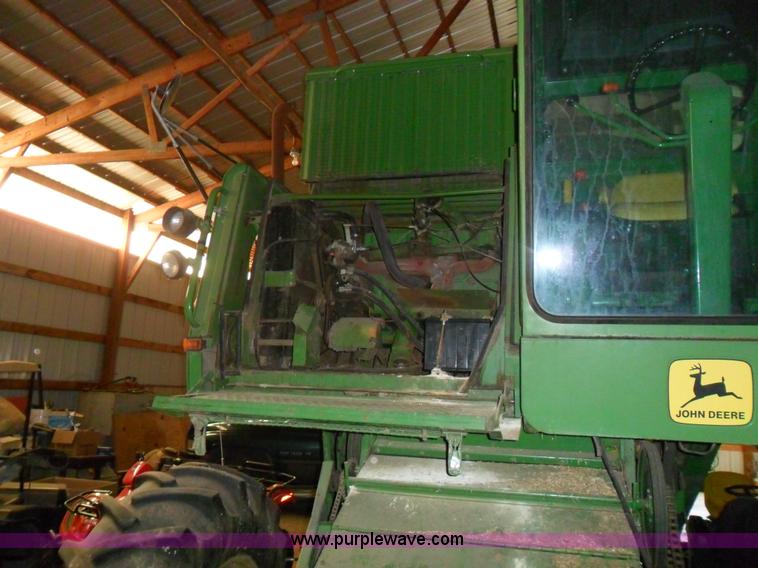 image for item A1764 John Deere 4400 combine