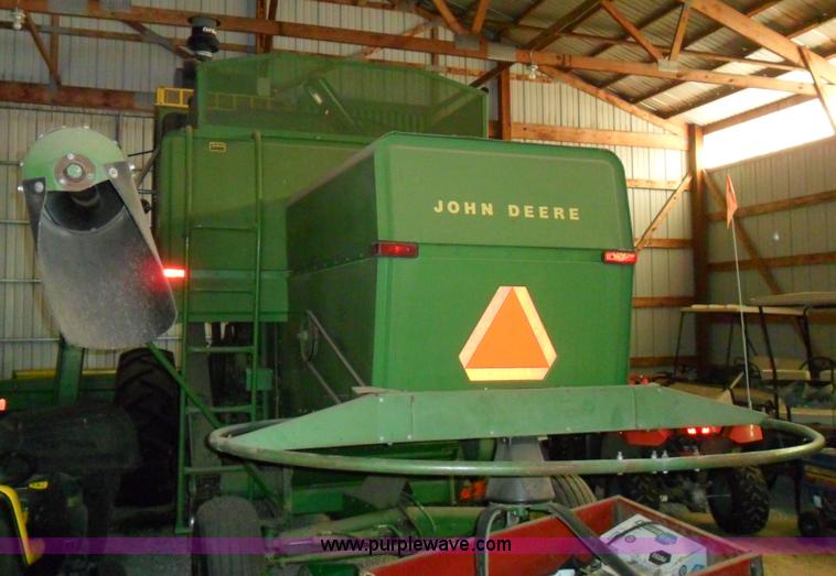 image for item A1764 John Deere 4400 combine