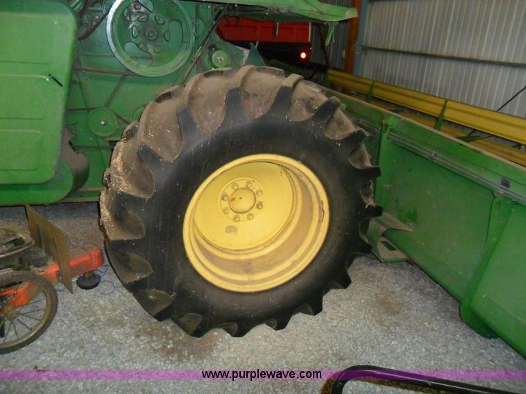 image for item A1764 John Deere 4400 combine
