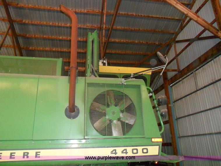 image for item A1764 John Deere 4400 combine