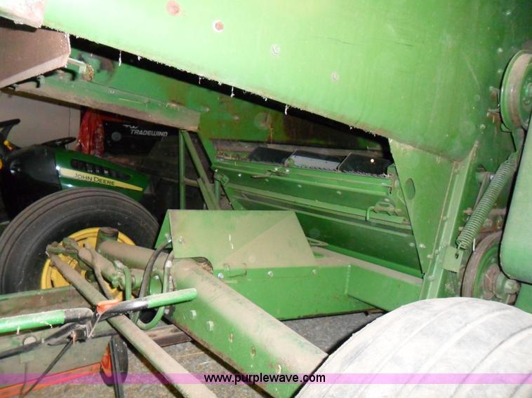 image for item A1764 John Deere 4400 combine