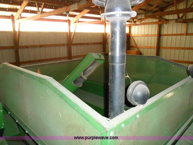 image for item A1764 John Deere 4400 combine