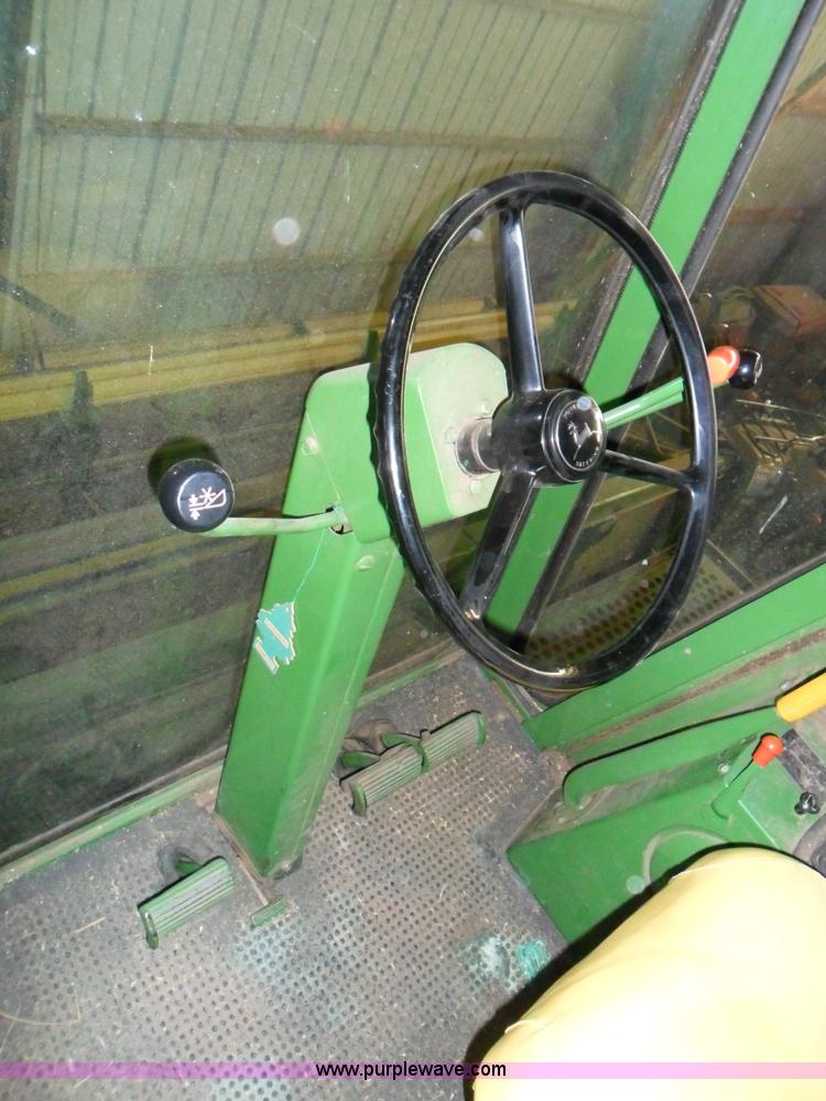 image for item A1764 John Deere 4400 combine