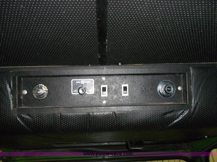 image for item A1764 John Deere 4400 combine