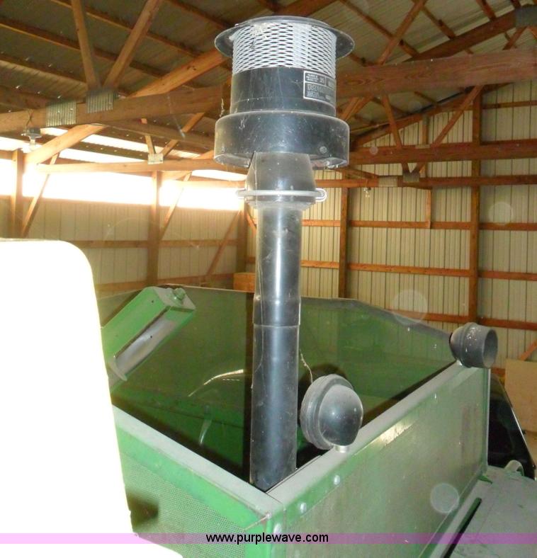 image for item A1764 John Deere 4400 combine