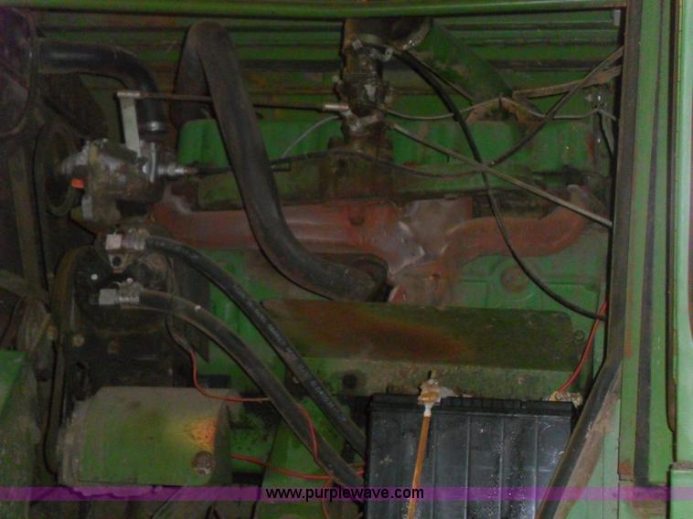 image for item A1764 John Deere 4400 combine