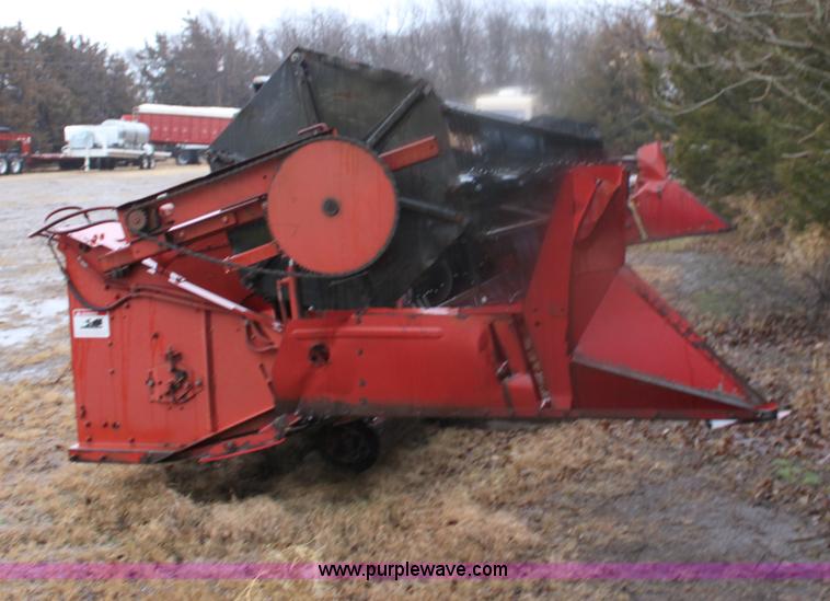 image for item B8760 International Harvester 8020-225 22' flex head