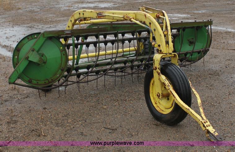 image for item B8769 John Deere hay rake