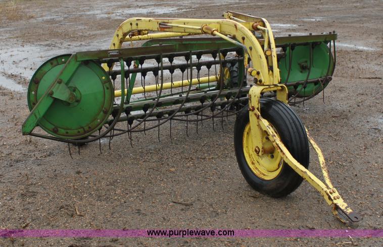 image for item B8769 John Deere hay rake