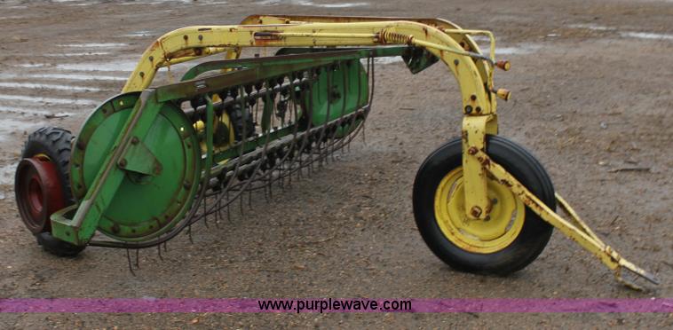 image for item B8769 John Deere hay rake