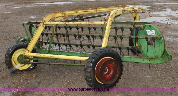image for item B8769 John Deere hay rake