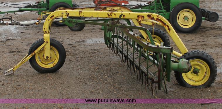 image for item B8769 John Deere hay rake