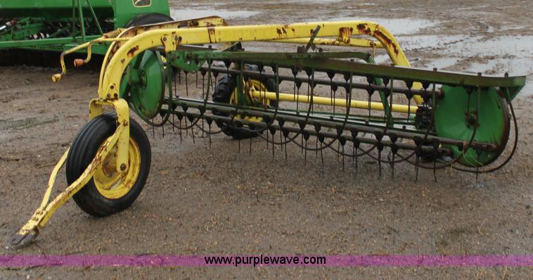 image for item B8769 John Deere hay rake