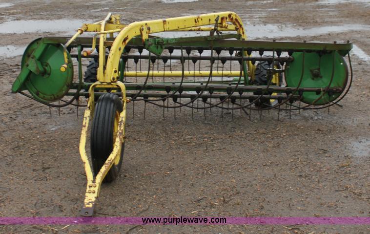 image for item B8769 John Deere hay rake