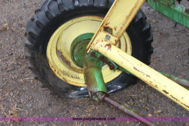 image for item B8769 John Deere hay rake