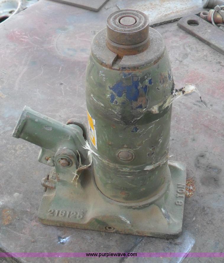 image for item A1769 Assorted tools