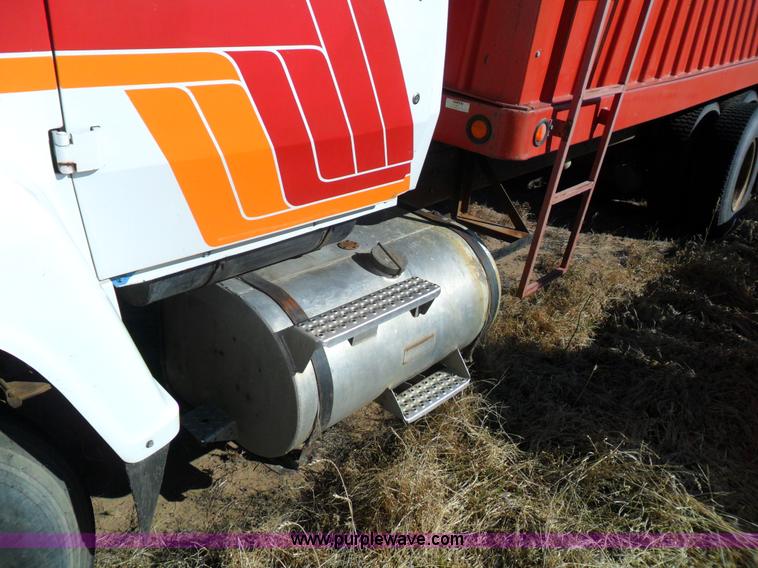 image for item A1785 1976 Ford L9000 truck