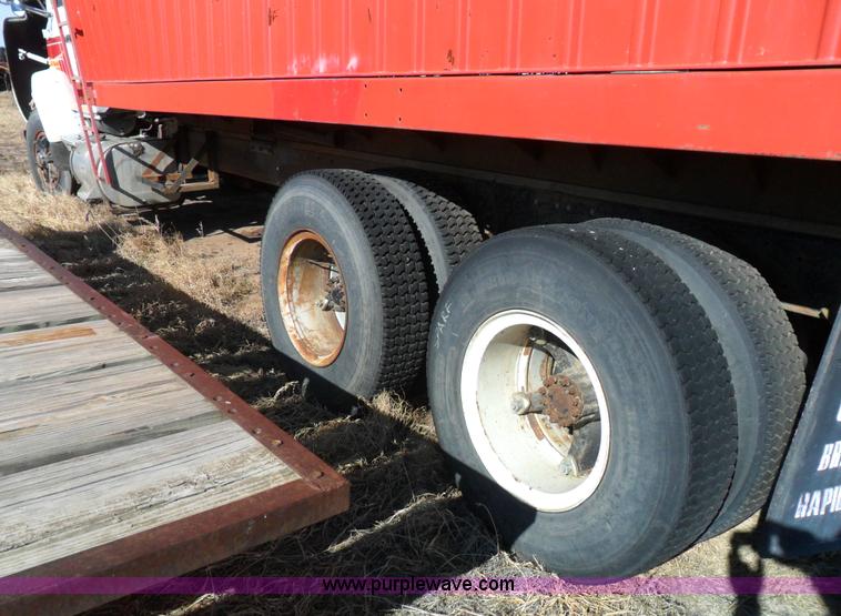 image for item A1785 1976 Ford L9000 truck