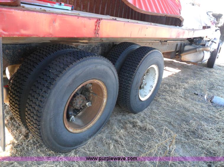 image for item A1785 1976 Ford L9000 truck