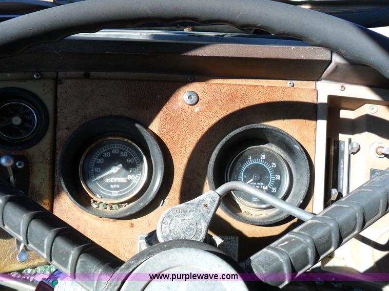 image for item A1785 1976 Ford L9000 truck