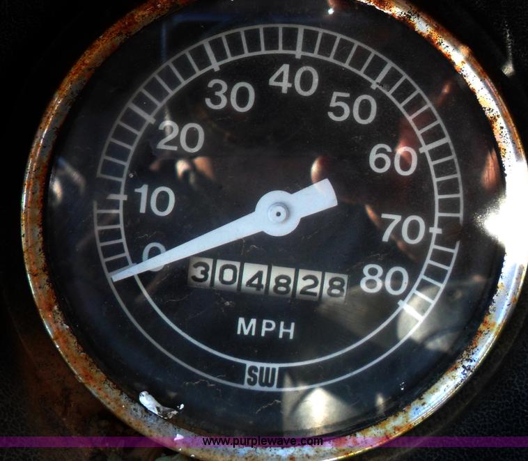 image for item A1785 1976 Ford L9000 truck