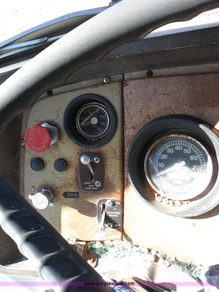 image for item A1785 1976 Ford L9000 truck