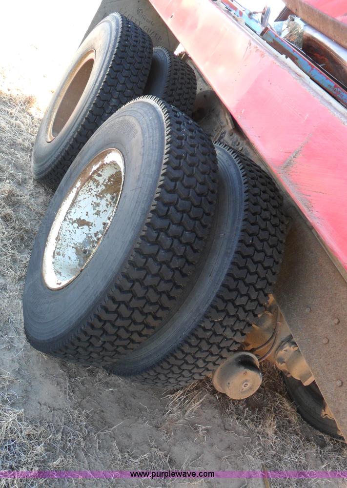 image for item A1785 1976 Ford L9000 truck