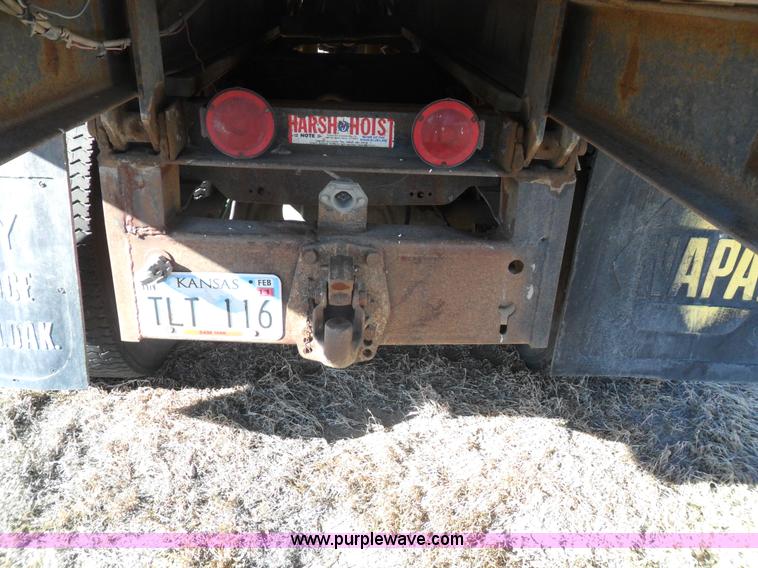 image for item A1785 1976 Ford L9000 truck