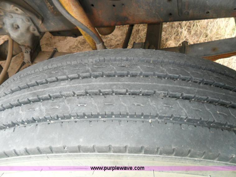 image for item A1785 1976 Ford L9000 truck