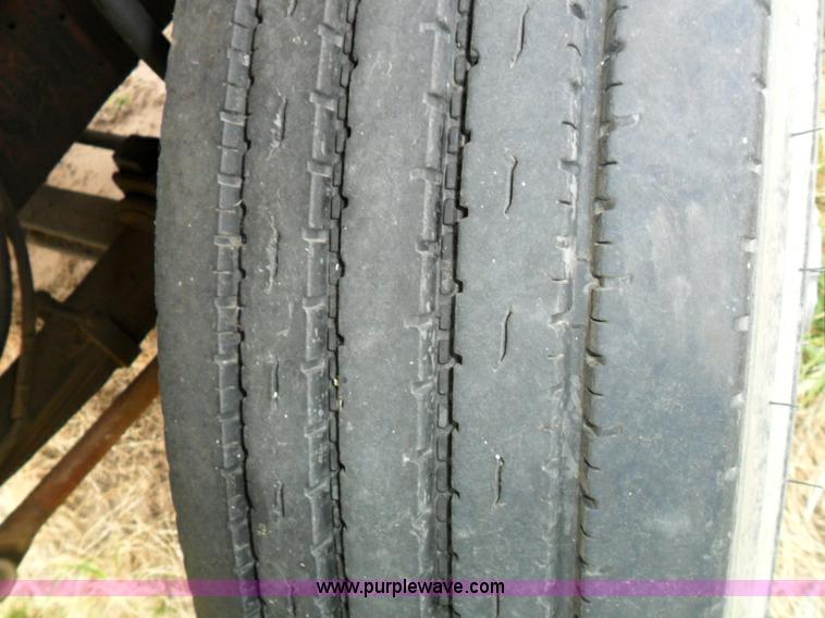 image for item A1785 1976 Ford L9000 truck