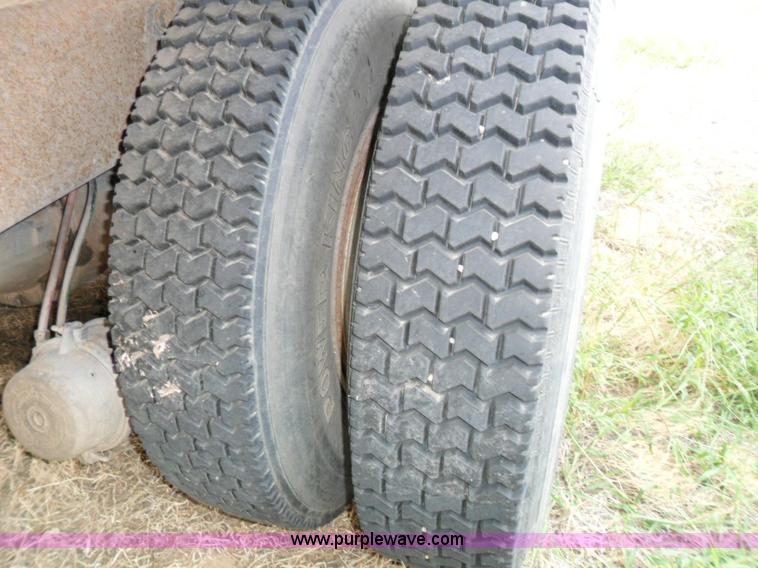 image for item A1785 1976 Ford L9000 truck