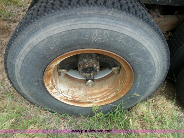 image for item A1785 1976 Ford L9000 truck