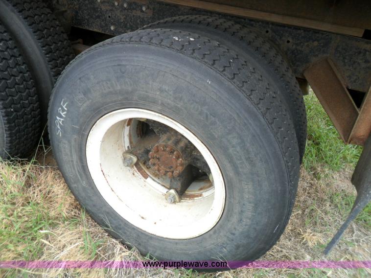 image for item A1785 1976 Ford L9000 truck