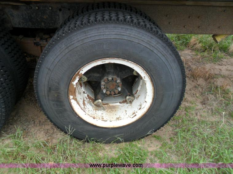 image for item A1785 1976 Ford L9000 truck