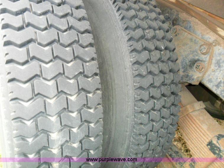 image for item A1785 1976 Ford L9000 truck