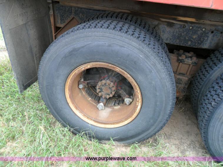 image for item A1785 1976 Ford L9000 truck