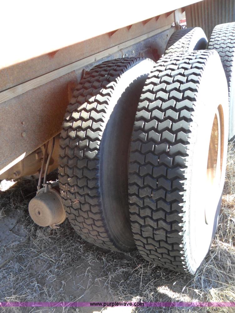 image for item A1785 1976 Ford L9000 truck