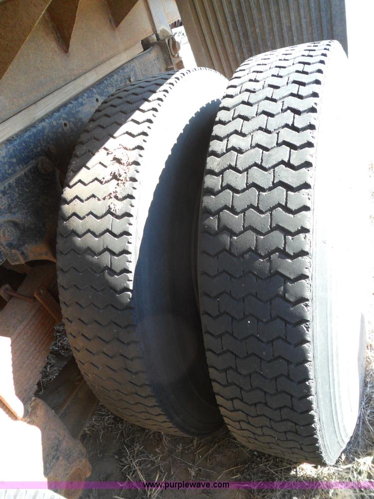 image for item A1785 1976 Ford L9000 truck