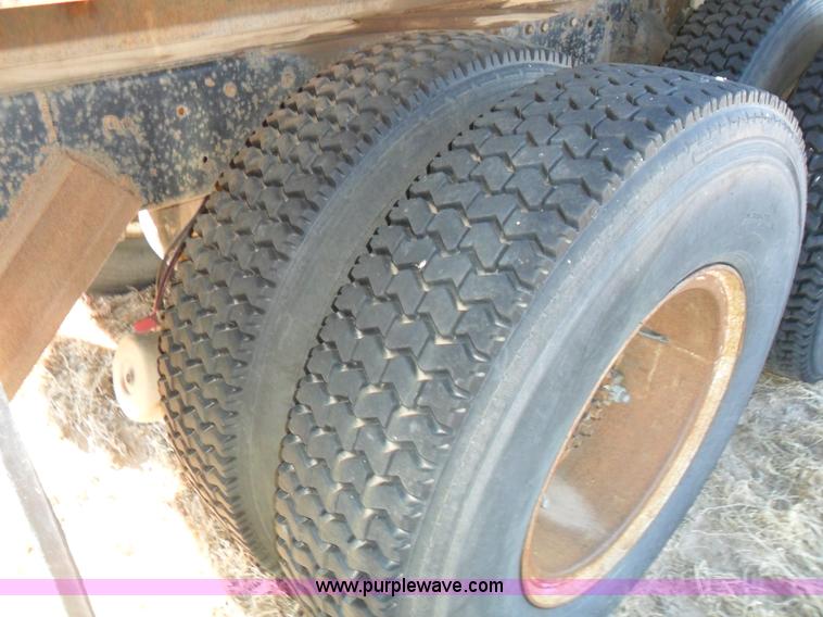 image for item A1785 1976 Ford L9000 truck