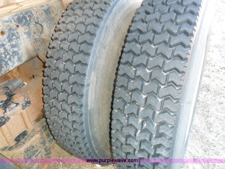 image for item A1785 1976 Ford L9000 truck