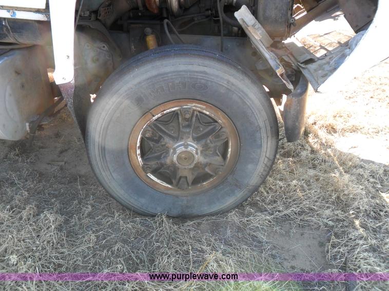 image for item A1785 1976 Ford L9000 truck