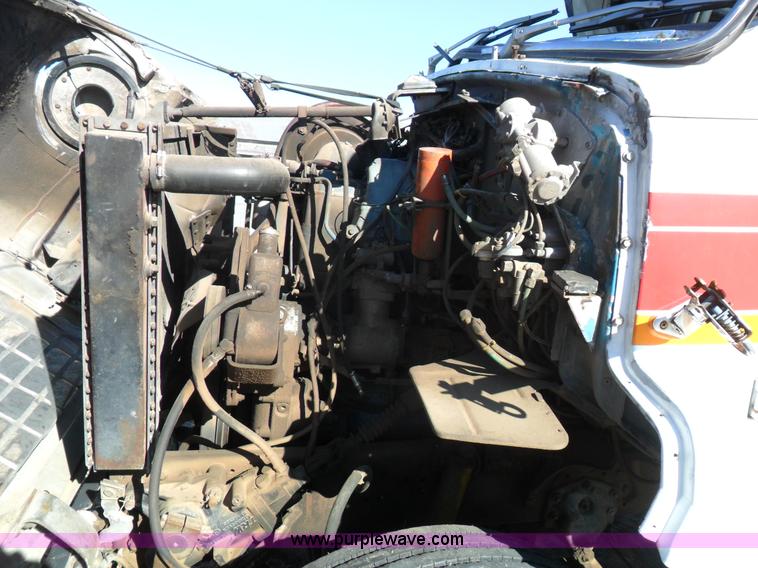 image for item A1785 1976 Ford L9000 truck