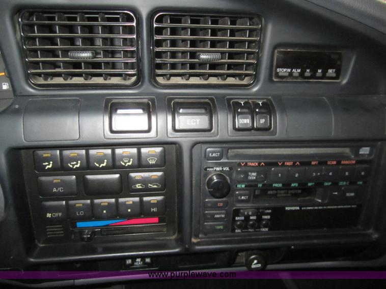 image for item B5546 1994 Toyota Land Cruiser SUV