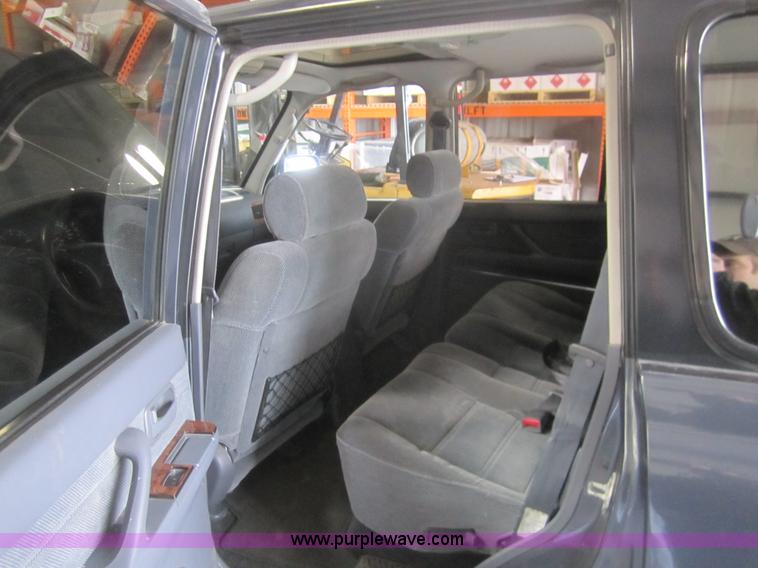 image for item B5546 1994 Toyota Land Cruiser SUV