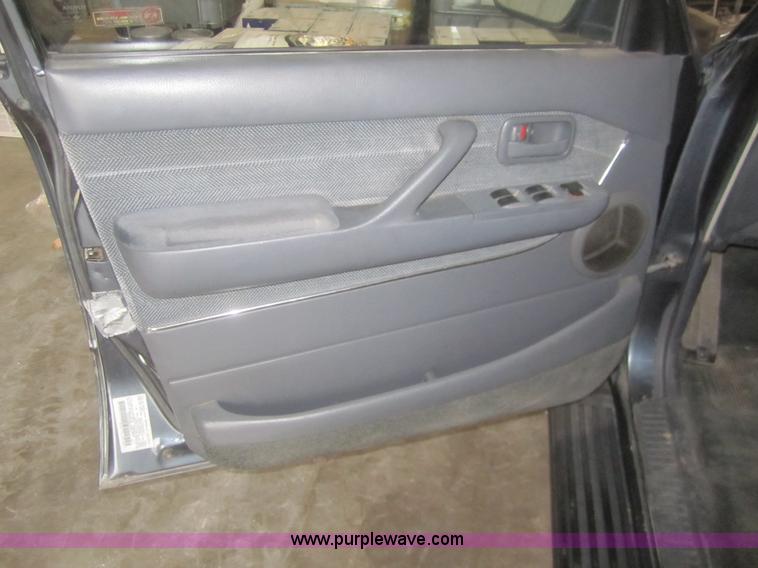 image for item B5546 1994 Toyota Land Cruiser SUV