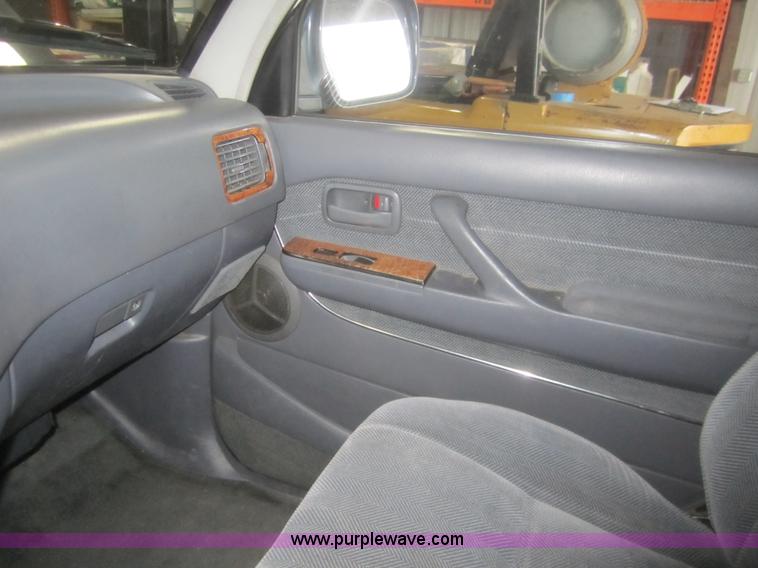 image for item B5546 1994 Toyota Land Cruiser SUV