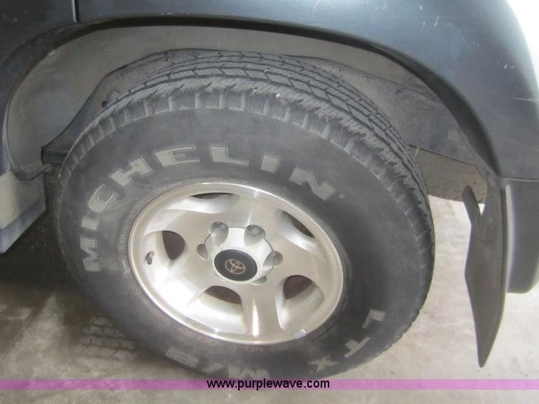 image for item B5546 1994 Toyota Land Cruiser SUV