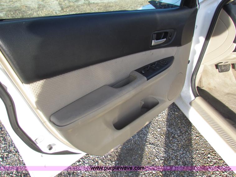 image for item B7048 2007 Mazda Mazda6 i